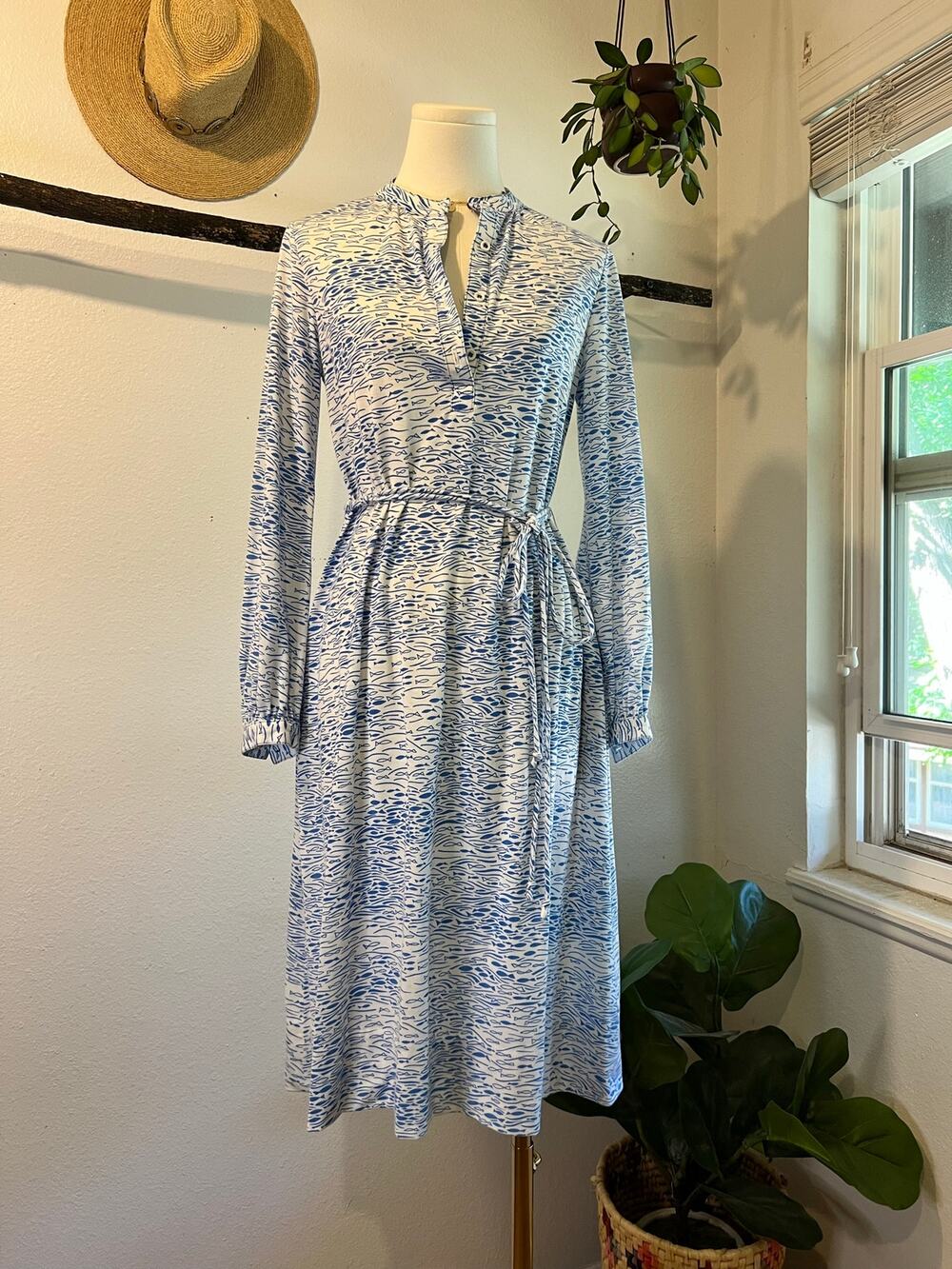 Vintage White Blue Fish Print Long Sleeve Tie Waist Dress Knee Length Size 6